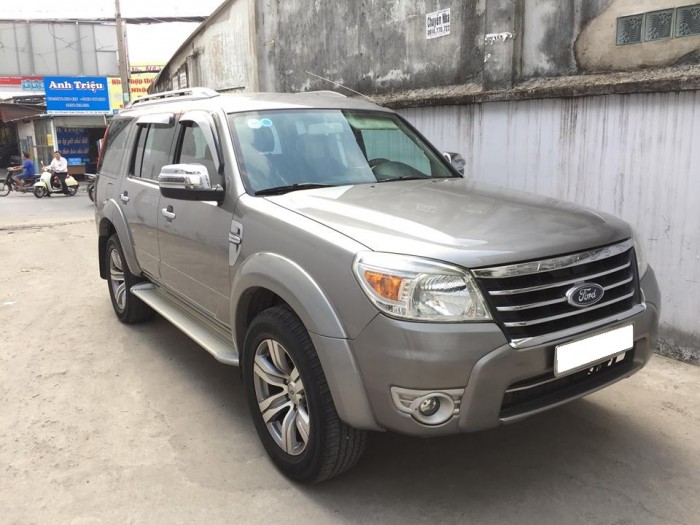 Nhà kẹt tiền cần bán xe Ford Everest Limited 2012 số tự động xe máy dầu