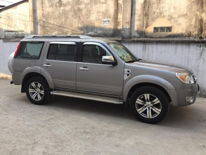 Nhà kẹt tiền cần bán xe Ford Everest Limited 2012 số tự động xe máy dầu