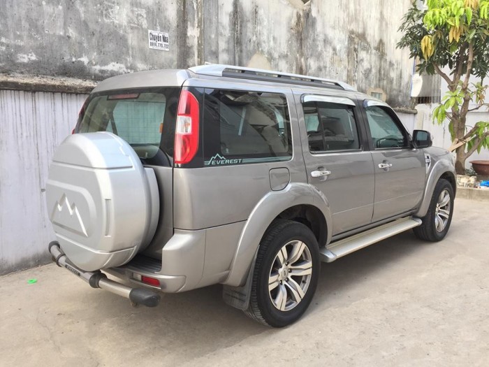 Nhà kẹt tiền cần bán xe Ford Everest Limited 2012 số tự động xe máy dầu