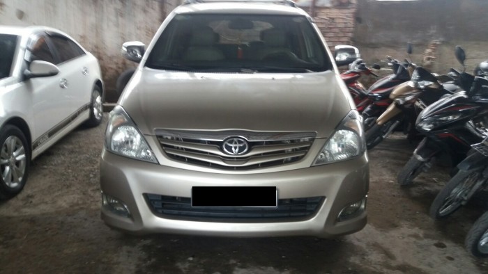 Bán Innova 2010 số sàn màu vàng cát