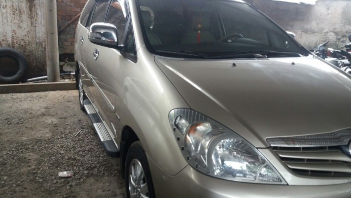 Bán Innova 2010 số sàn màu vàng cát