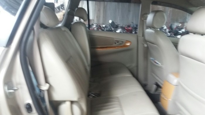 Bán Innova 2010 số sàn màu vàng cát