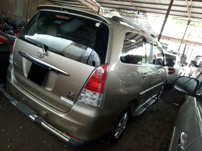 Bán Innova 2010 số sàn màu vàng cát