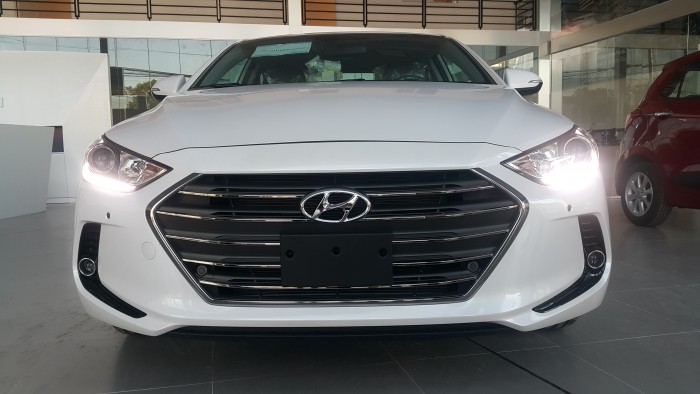 Hyundai Elantra Tặng Quà + Giảm tiền mặt đến 50 triệu tại Bình Thuận