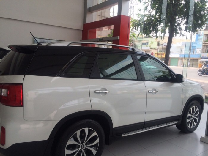 Khuyến mãi mua xe Kia Sorento 2017, giao xe trong tháng