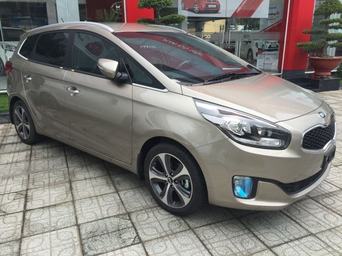 Khuyến mãi mua xe Kia Rondo 2017 tại Kia Bình Tân