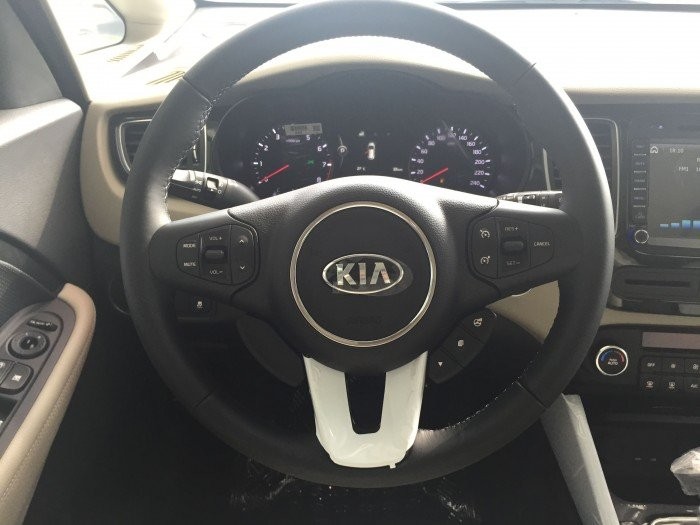 Khuyến mãi mua xe Kia Rondo 2017 tại Kia Bình Tân