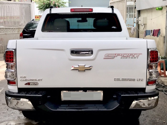 Bán Chevrolet Colorado máy 2.8 diesel 2 cầu số sàn bản full