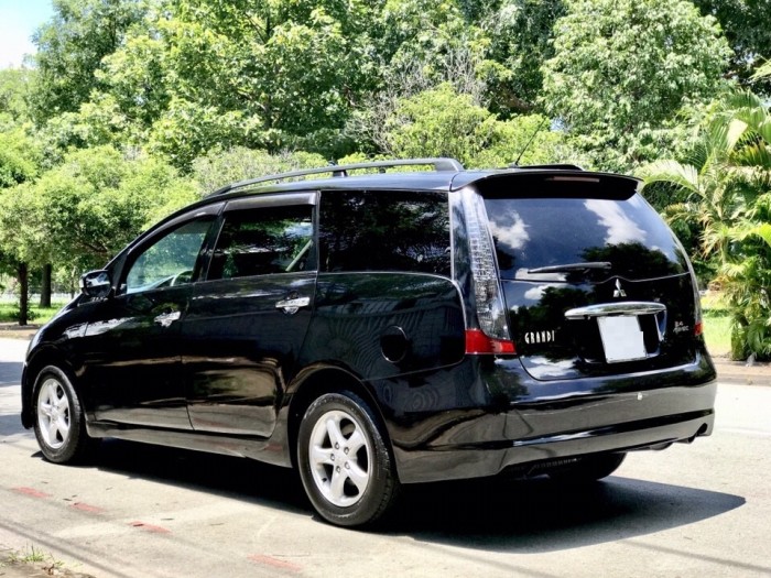 Bán Mitsubishi Grandis cuối 2007 số tự động màu đen