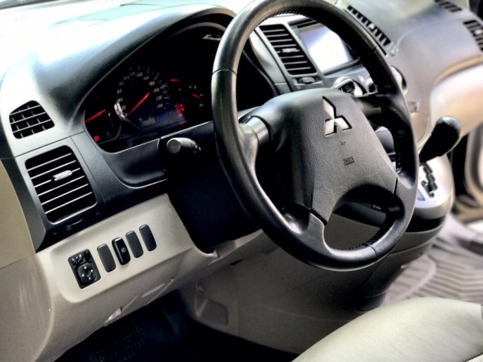 Bán Mitsubishi Grandis cuối 2007 số tự động màu đen