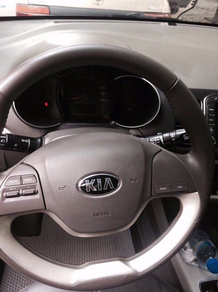 Nhà mình cần bán xe Kia Morning Si 2016 màu đỏ số tự động