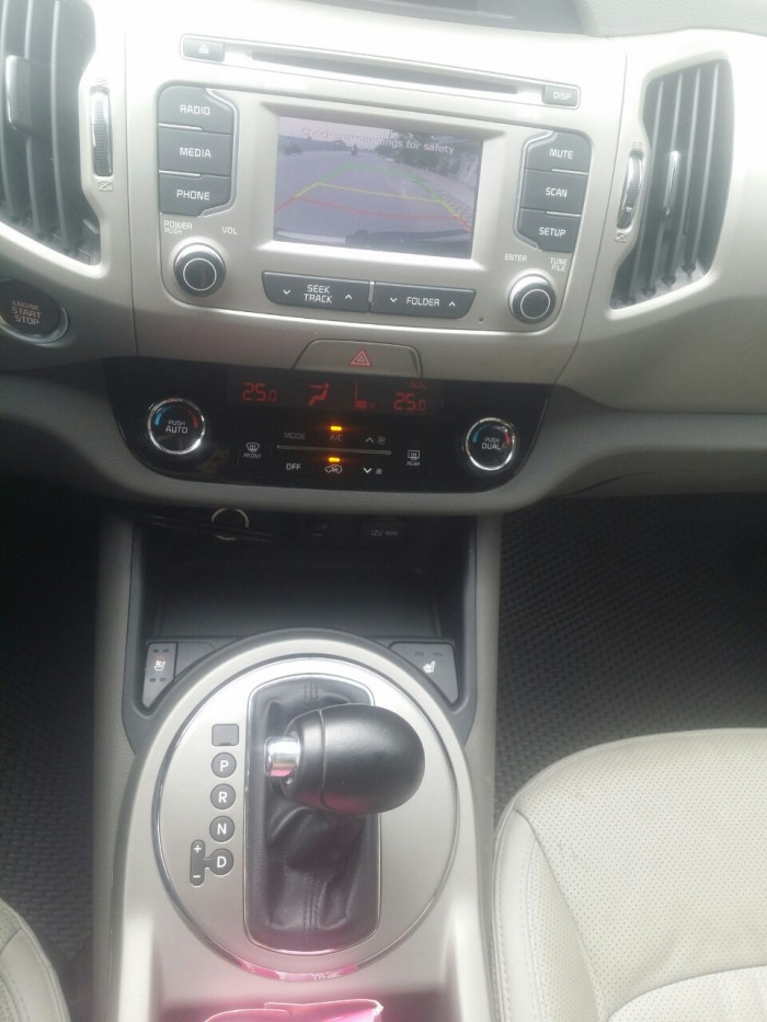 Bán Kia Sportage 2.0AT màu nâu, đời 2015, xe ít đi, nhập khẩu Hàn Quốc, 785tr, xe đẹp, bao test