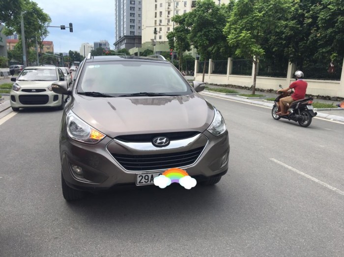 Bán gấp xe Hyundai Tucson 2011 4WD AT full option