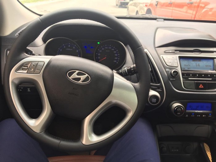 Bán gấp xe Hyundai Tucson 2011 4WD AT full option