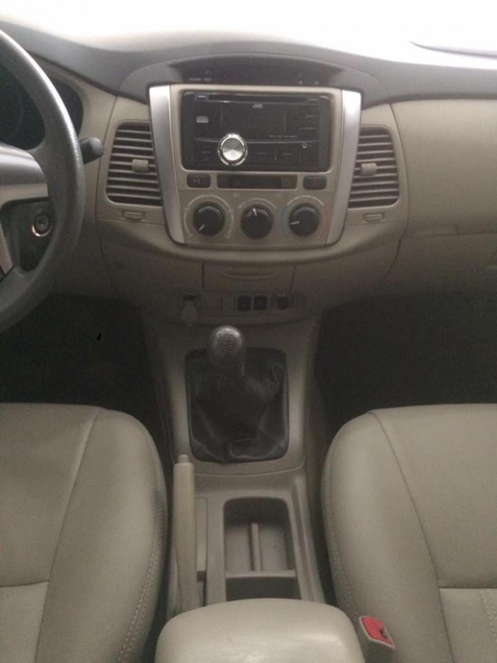 Cần bán Toyota Innova 2.0E, sản xuất 2015