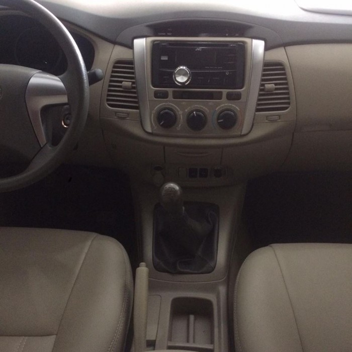 Cần bán Toyota Innova 2.0E, sản xuất 2015