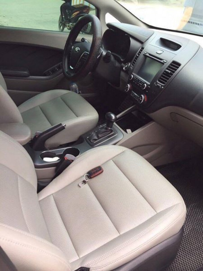 Nhà muốn đổi xe cần bán xe KiA K3 2.0 trắng sữa 2016, xe gđ đi còn mới, nữ chạy