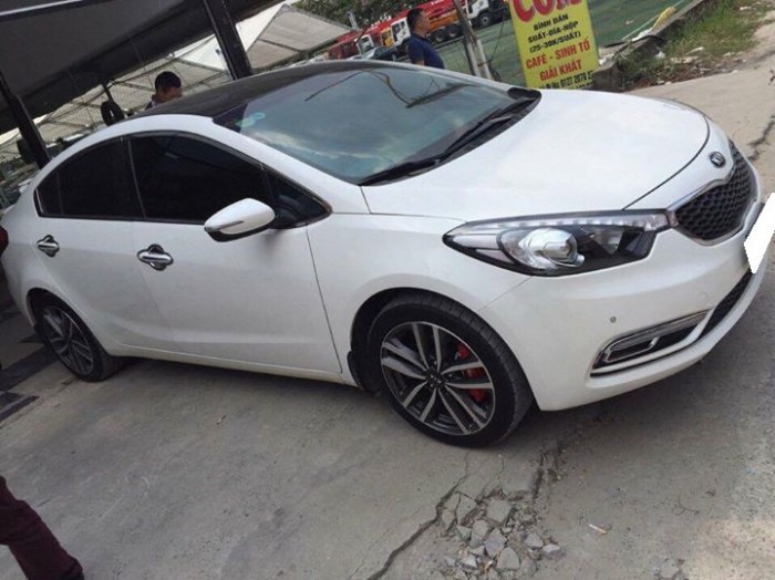Nhà muốn đổi xe cần bán xe KiA K3 2.0 trắng sữa 2016, xe gđ đi còn mới, nữ chạy