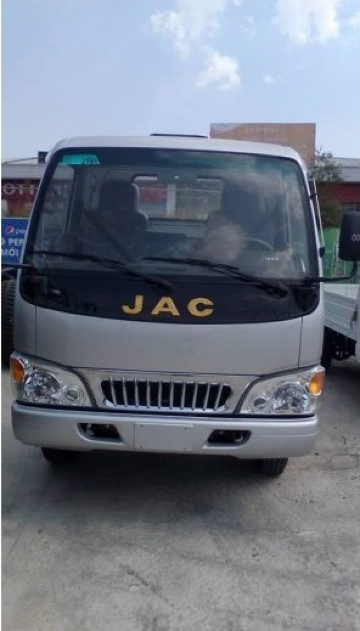 Xe tải JAC HFC1030K4 2.4 TẤN hạ tải vào Thành phố