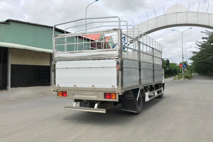 Xe tải Hino 6,4 tấn (Thùng dài lọt lòng 6m2)