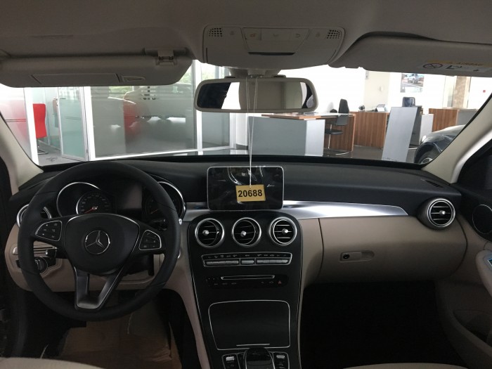 Bán xe Mercedes C200 2017 - phiên bản nâng cấp hộp số 9 cấp, xe giao ngay