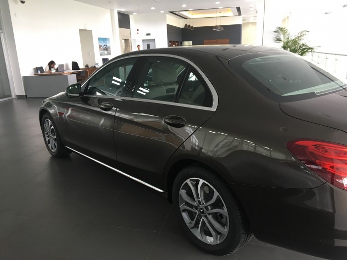 Bán xe Mercedes C200 2017 - phiên bản nâng cấp hộp số 9 cấp, xe giao ngay