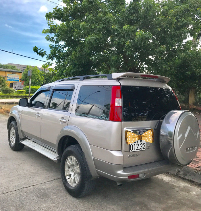 Bán ô tô Ford Everes