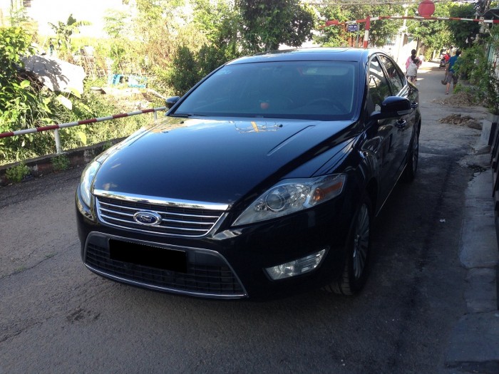 Cần bán xe Ford Mondeo 2014 màu đen còn rất đẹp