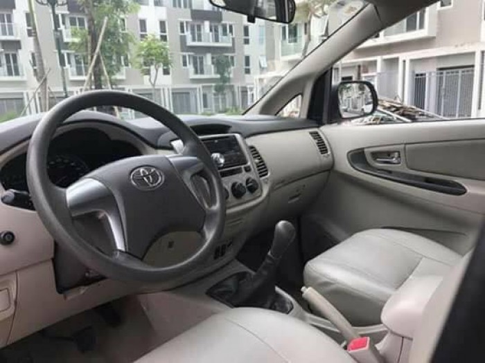 Bán xe Toyota Innova 2.0 MT 2015, xe đẹp gia đình dùng ít sử dụng