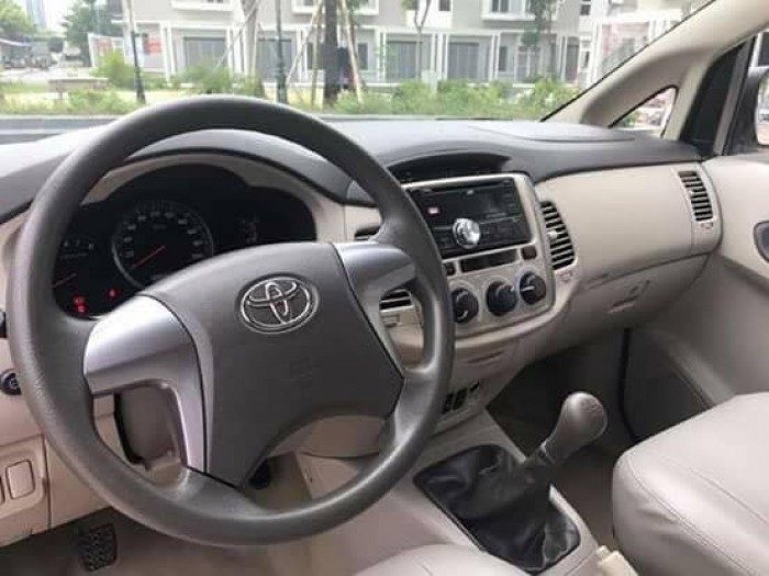 Bán xe Toyota Innova 2.0 MT 2015, xe đẹp gia đình dùng ít sử dụng