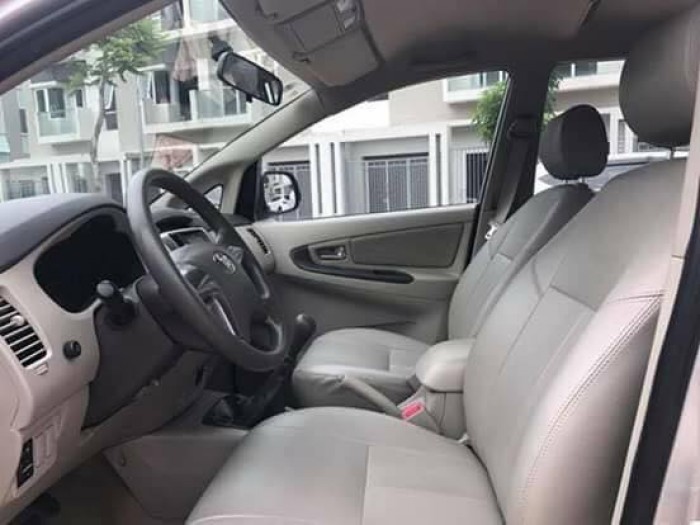 Bán xe Toyota Innova 2.0 MT 2015, xe đẹp gia đình dùng ít sử dụng