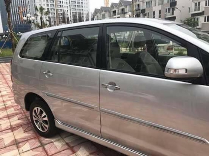 Bán xe Toyota Innova 2.0 MT 2015, xe đẹp gia đình dùng ít sử dụng