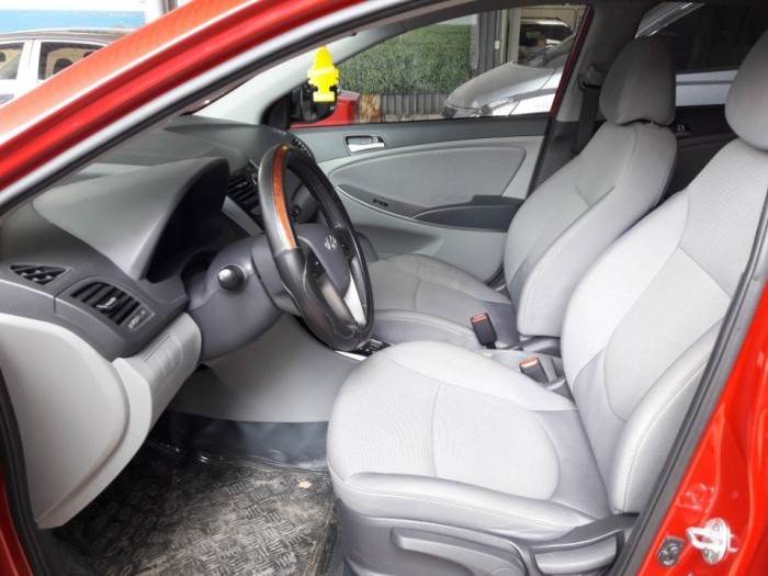 Hyundai Accent Hatchback 2015 1.5AT màu đỏ bstp