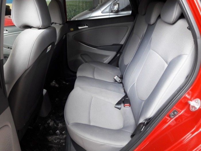 Hyundai Accent Hatchback 2015 1.5AT màu đỏ bstp