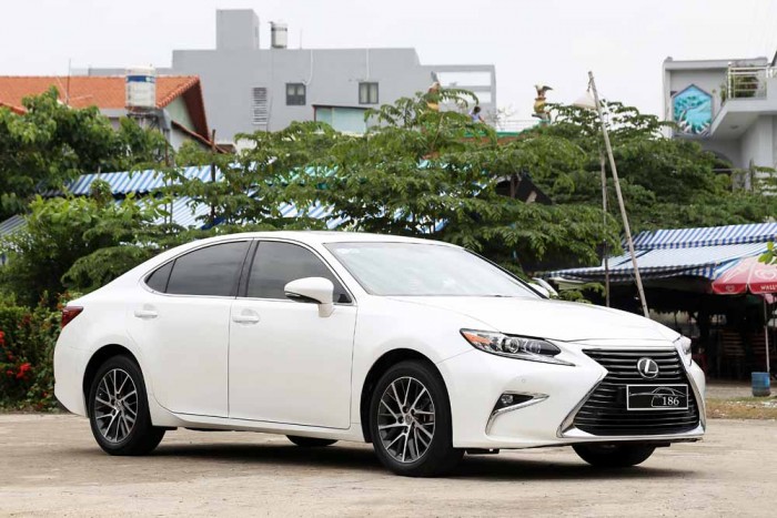 Lexus ES350 2016