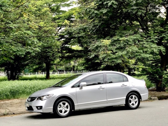 Bán HONDA Civic máy 1.8 đời 2012 màu bạc cực đẹp
