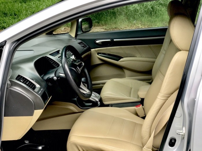 Bán HONDA Civic máy 1.8 đời 2012 màu bạc cực đẹp