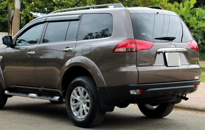 Bán Mitsubishi Pajero Sport máy diesel số sàn bản full