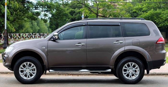 Bán Mitsubishi Pajero Sport máy diesel số sàn bản full