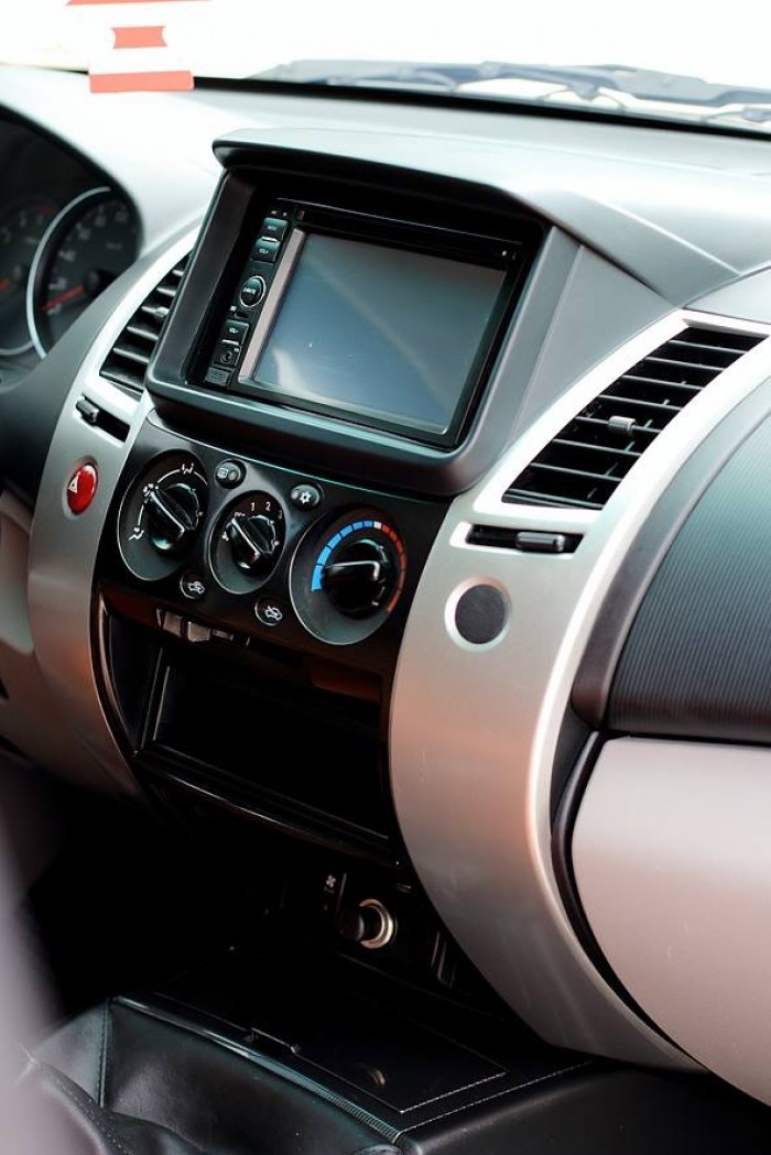 Bán Mitsubishi Pajero Sport máy diesel số sàn bản full