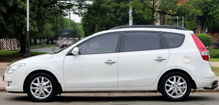Bán Hyundai i30 CW nhập HQ màu trắng bản FULL options