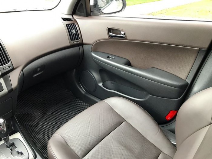 Bán Hyundai i30 CW nhập HQ màu trắng bản FULL options
