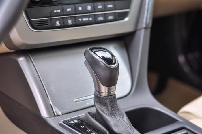 Bán Hyundai Sonanta nhập HQ 2015, màu TRẮNG cục đẹp