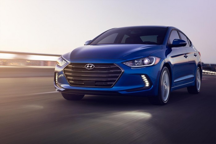 Còn chờ gì nữa Elantra số tự động bằng giá số sàn.