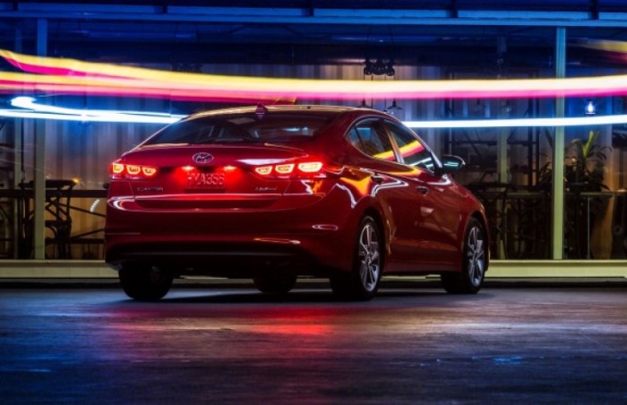Còn chờ gì nữa Elantra số tự động bằng giá số sàn.