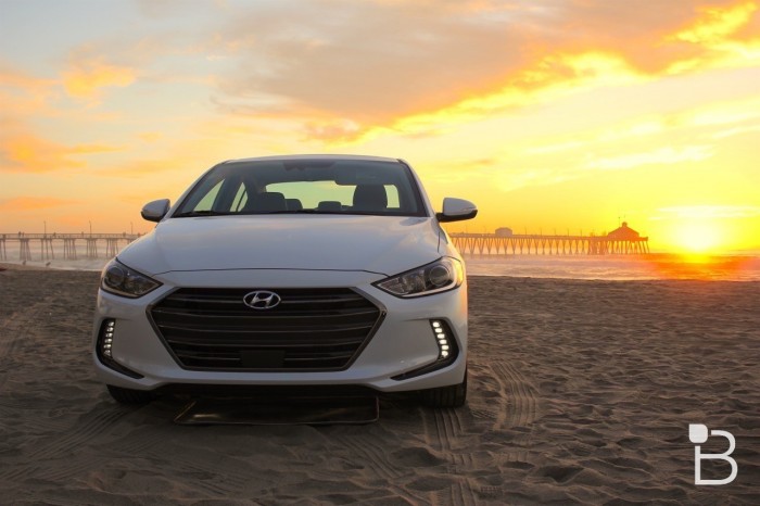Còn chờ gì nữa Elantra số tự động bằng giá số sàn.