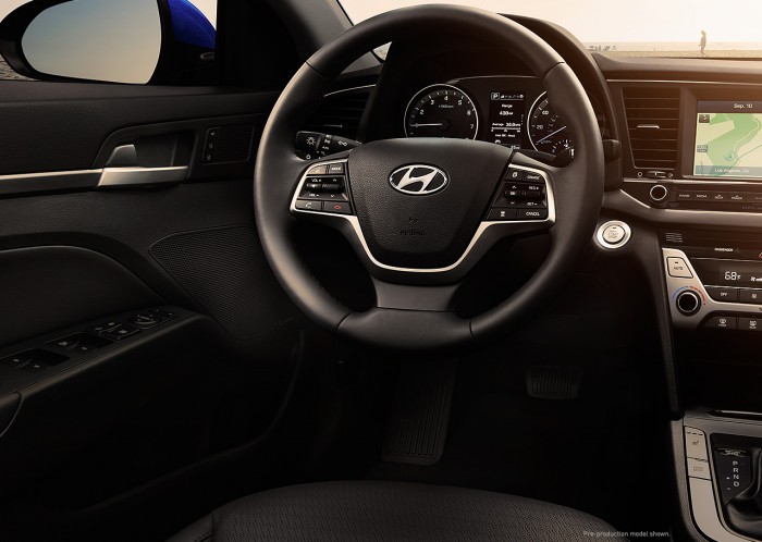 Còn chờ gì nữa Elantra số tự động bằng giá số sàn.