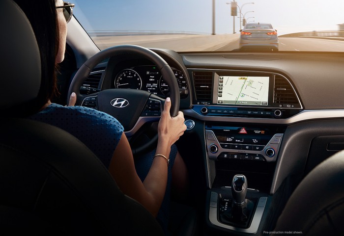 Còn chờ gì nữa Elantra số tự động bằng giá số sàn.