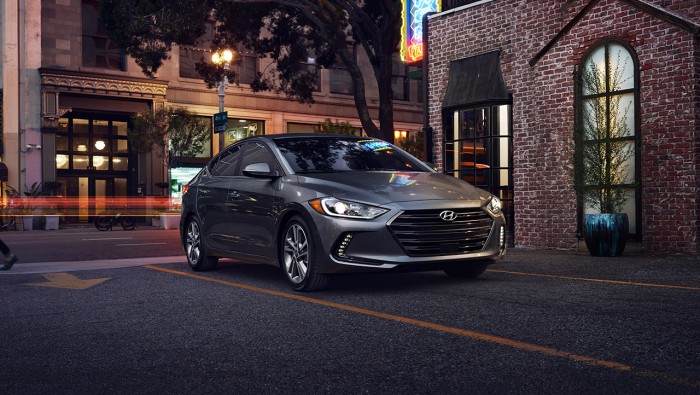Còn chờ gì nữa Elantra số tự động bằng giá số sàn.