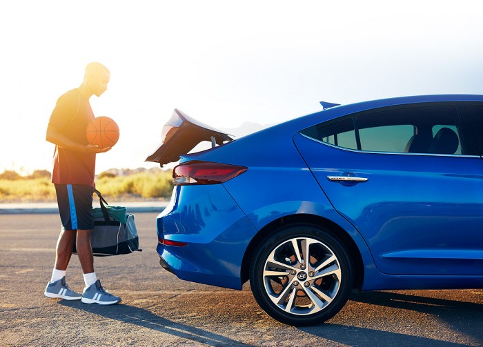 Còn chờ gì nữa Elantra số tự động bằng giá số sàn.